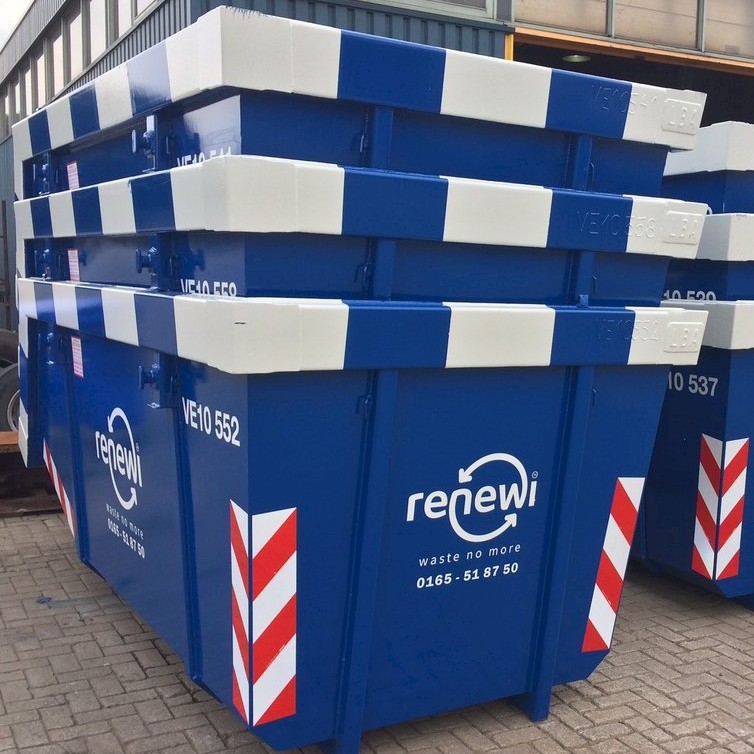 3 m3 containers van Renewi op elkaar