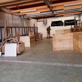 Houten schuttingen, pallets en platen