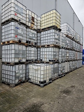 Kapotte IBC container voor recycling